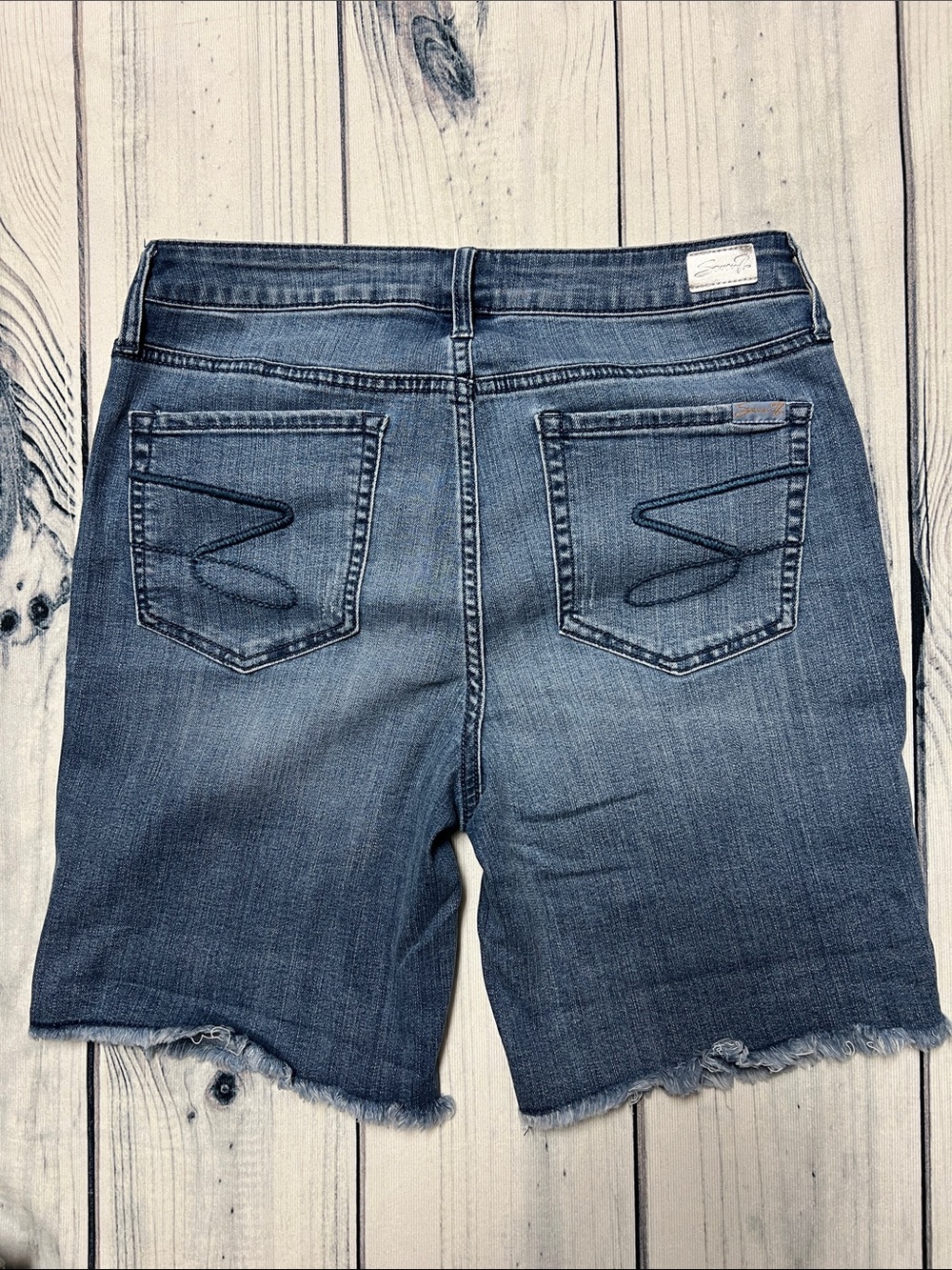Seven7 Women’s Distressed Jean Shorts Size 10 - Picture 2 of 7